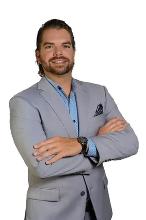 Jonathan Hernandez, Coldwell Banker